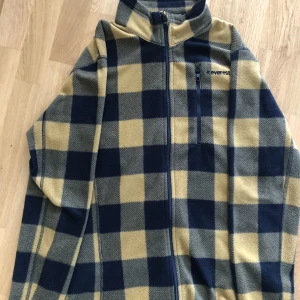Everest fleece - Size L fits like M