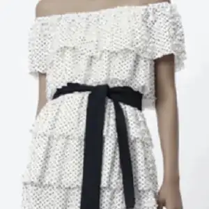 Fin klänning från Zara, knappt använd! ❤️säljer då den är för stor