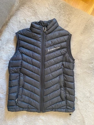 Peak performance väst - Storlek S. I gott skick.