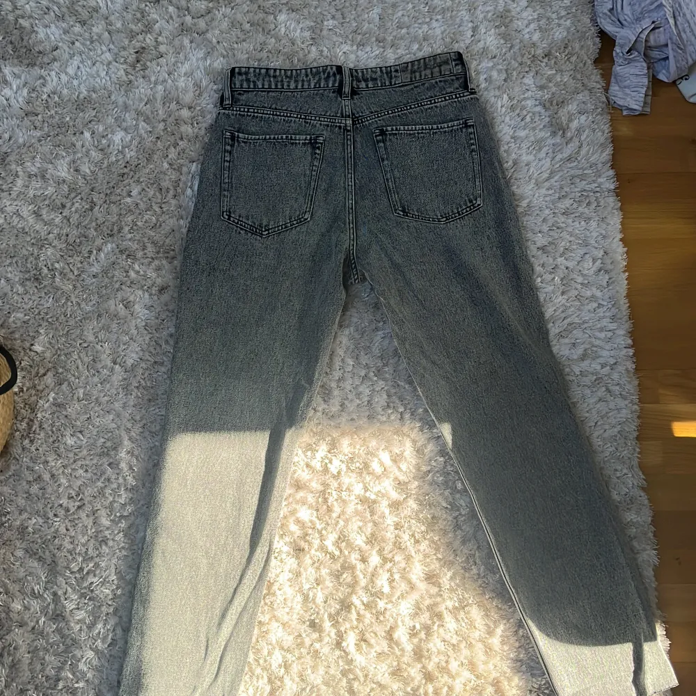 Hej säljer några jätte fina jeans från hm i storlek 165🙌 Kontakta vid minsta fundering🌟. Jeans & Byxor.