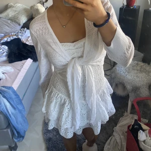 Bolero - Super söt bolero! Jätte fin att ha till kjol 🙌🏽❤️.