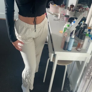 Linnebyxor  - Linnebyxor köpta från Nelly för 2år sen men har aldrig kommit till användning!