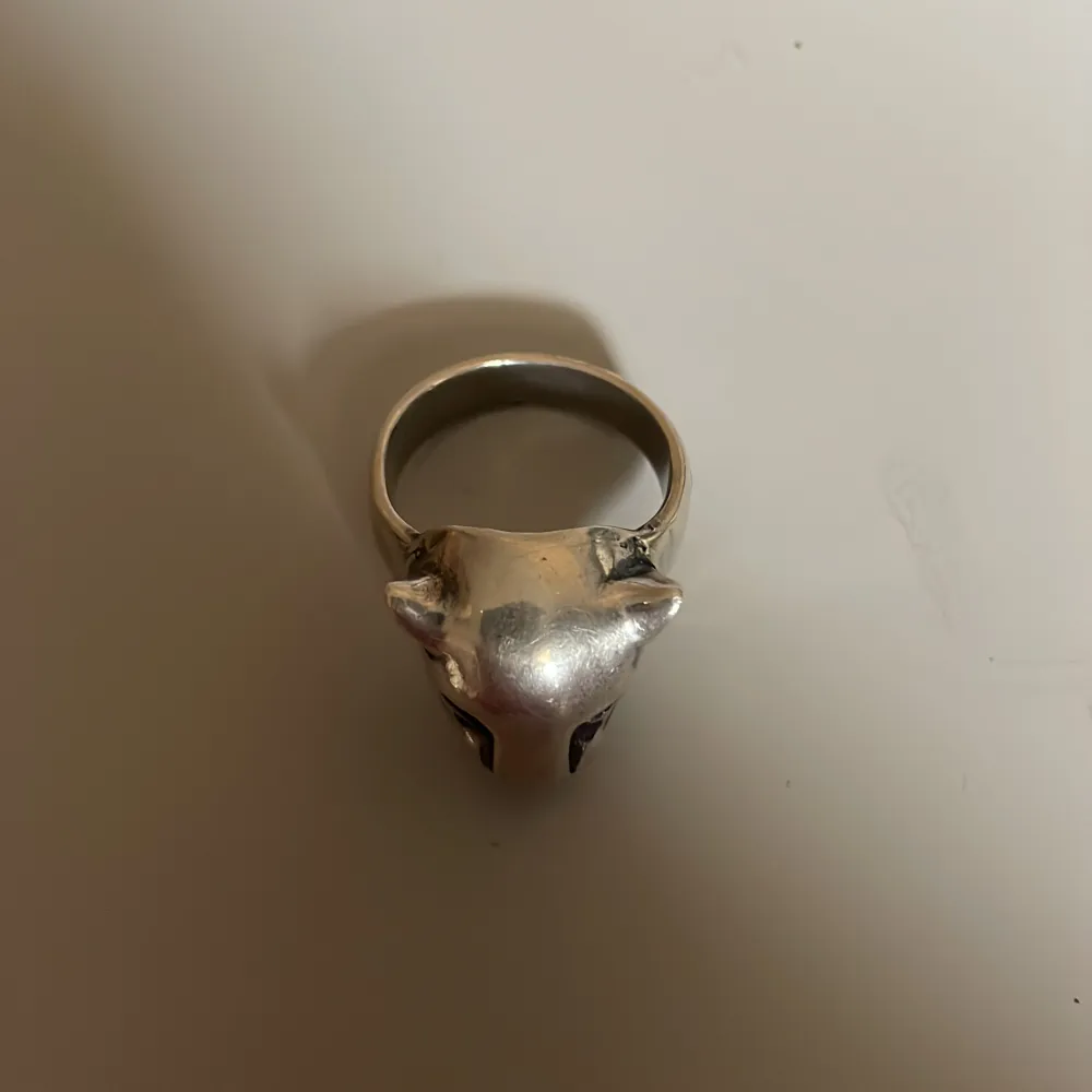 Superfin silver ring!🥰🥰lite för stor för mig så det är därför jag säljer den🥰vet dock inte vilket märke det är🤷🏼‍♀️🤷🏼‍♀️. Accessoarer.