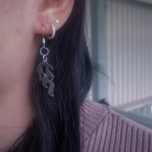 Flamma Örhängen - Handgjorda flammor örhängen 1 st exemplar kolla in min instagram - se.kitty