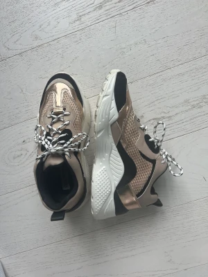 Steve Madden sneakers - Sneakers nästan oanvända Stl 39