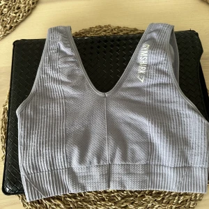 Sport bh  - Sport bh från gymshark, går att lägga i inlägg i toppen men skickas ej med då jag ej har kvar de. Använd men ändå fint skick
