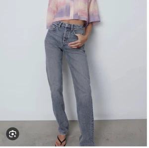 Jeans - Säljer dessa zara jeans💖