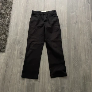 Dickies 874 - Dickies 874 säljes för de inte passar min stil. Varsamt använda och köpta på Junkyard för 749:-