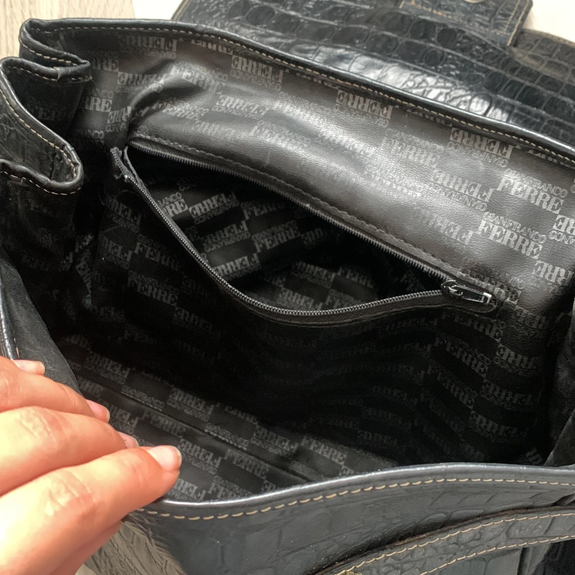 Gianfranco Ferré läder väska  - 91