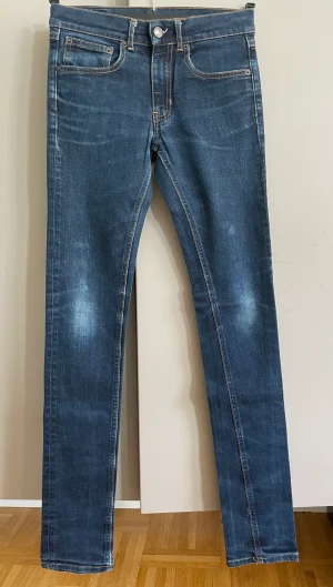 Jeans 25 Hells Bells  - Midjemått 68 cm  Längd 102 cm