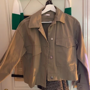 Jacka - Olivgrön jacka💗