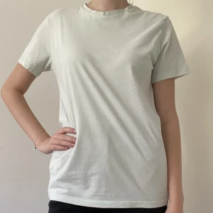 T-shirt från cubus - T-shirt från Cubus i storlek M. Använd fåtal gånger därav nyskick. Säljer pga att den inte används.