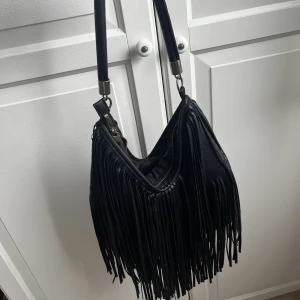 Väska  - Säljer denna väska då den inte kommer till någon användning längre, perfekt nu till hösten🧸skriv för fler bilder 