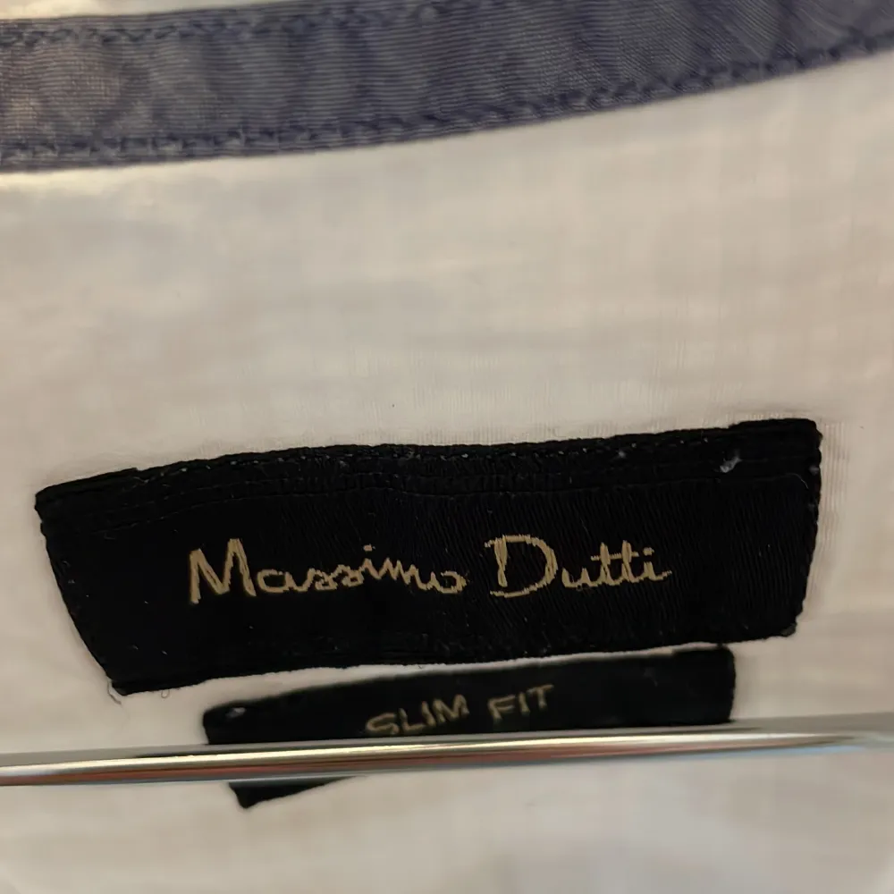 Massimo Dutti skjorta i bra skick. Storlek L. Nypris 599. Skjortor.