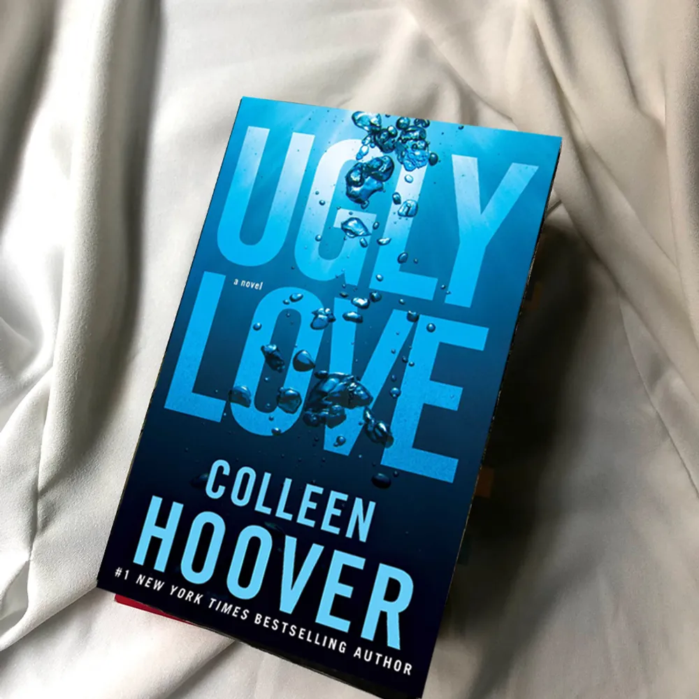 Säljer boken Ugly Love av Colleen Hoover eftersom jag inte läser den längre 💜 Köpt för 139kr och säljer den nu för 80kr. Möts bara upp tyvärr . Övrigt.