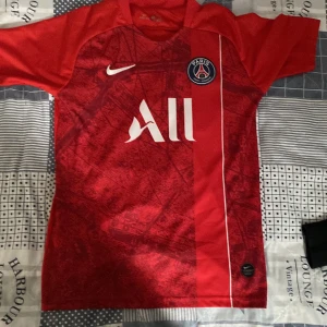 Psg matchtröja mbappe - I nyskick storlek 176