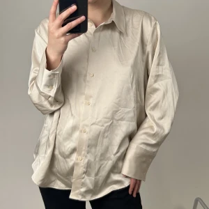 Siden skjorta - Elegant sidenskjorta från HM ✨