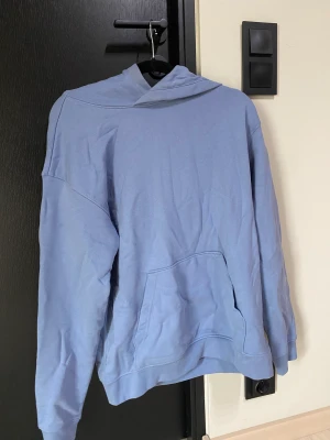 Blå hoodie - Blå hoodie från HM i storlek S, nyskick 50kr