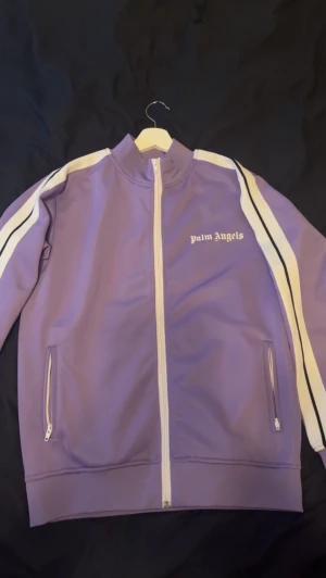 Palm angels tröja  - Palm angels tröja ljus lila stl s jätte fin passform 