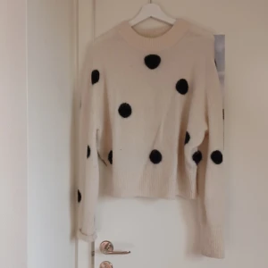 Prickig tröja - Gullig tröja från &otherstories