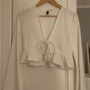 Vit bolero! - Vit bolero från H&M, aldrig använd!