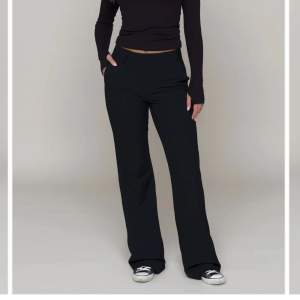 ”Fave Suit Pants” från LXA. Långa i benen & mid-waist. Använda endast 1 gång. Nypris 890kr 💞