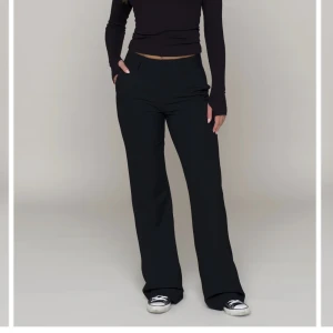 Kostymbyxor LXA - ”Fave Suit Pants” från LXA. Långa i benen & mid-waist. Använda endast 1 gång. Nypris 890kr 💞