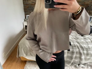 Blus - Säljer denna blusen som man kan använda både till fest och vardags!🥳från Hm storlek m💋