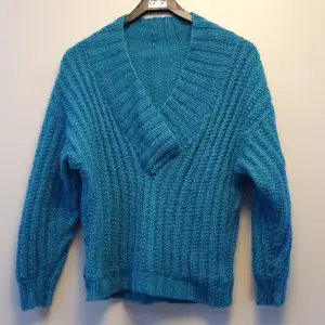 Turkos hemstickad 80-tals tröja pullover stl 38/40 Gott använt skick