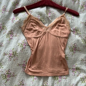 Supergulligt linne från bikbok 😚 - Använt ett par gånger men inga defekter förekommer 🌟