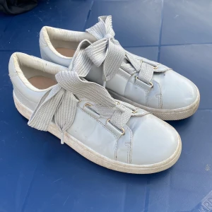 Skor - Stl 36. Från pull and bear. Kan mötas upp eller fraktas