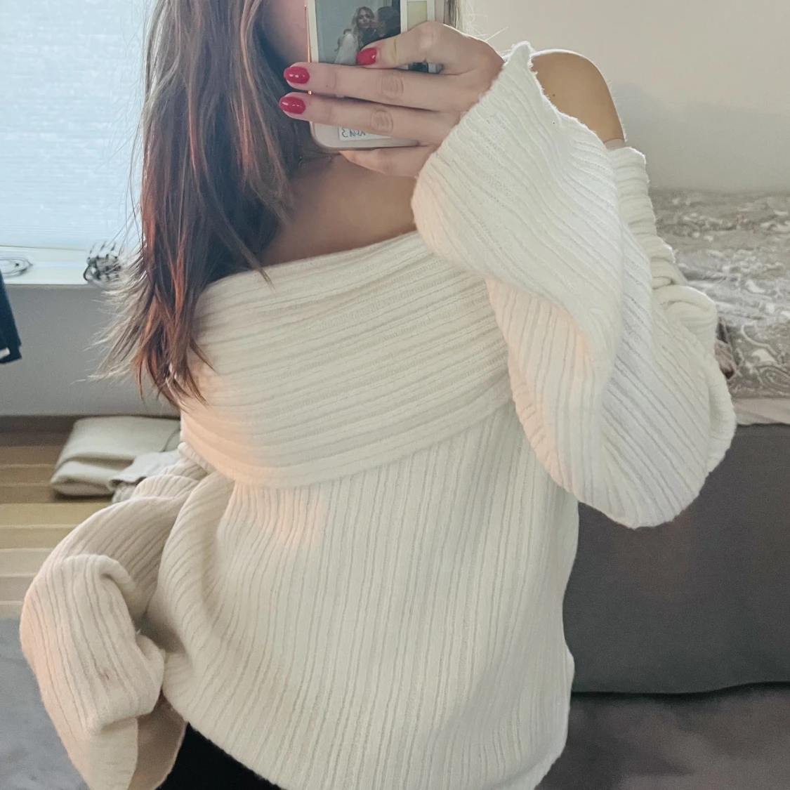 Stickad off shoulder