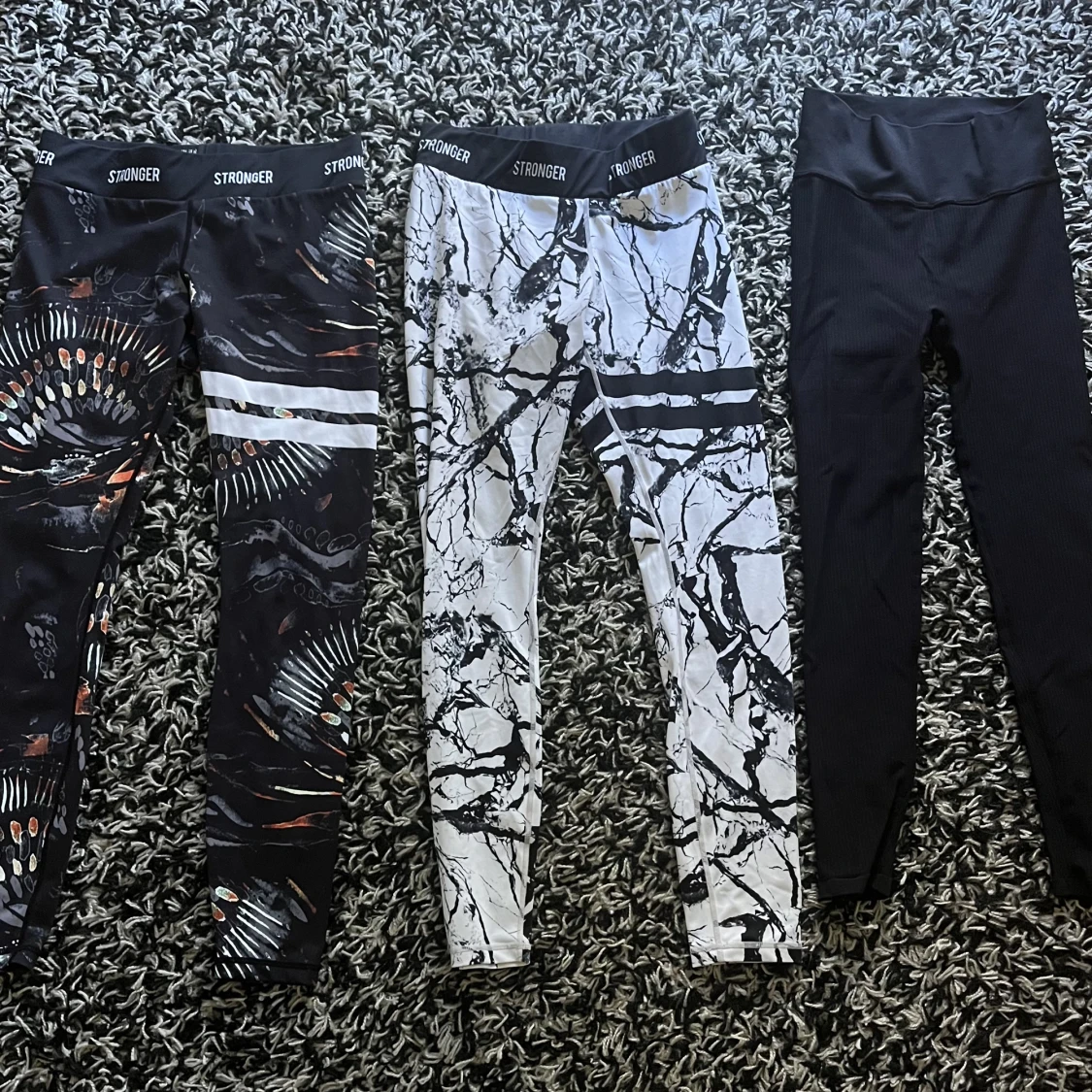 Tre st olika stronger byxor