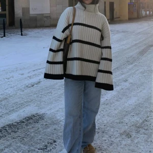 Ulltröja - (Inte mina bilder)  Säljer denna otroliga ulltröja från HM i strl M.  300kr