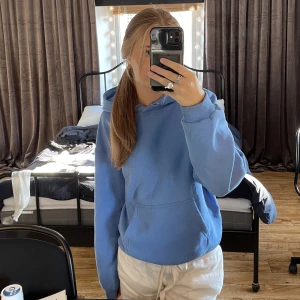 Blå hoodie - Kommer inte till användning längre! Inga defekter 💋💋