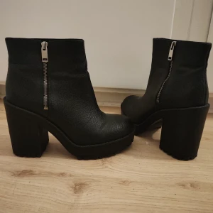Boots stl 40 - Provade utomhus men annars nyskick. Bekväma, i tåligt material 