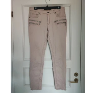 Jeans beige 42 - Nyskick, beige jeans med dragkedjor, midwaist