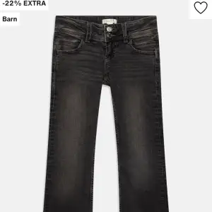Super fina low waist bootcut jeans som är slutsålda!!  