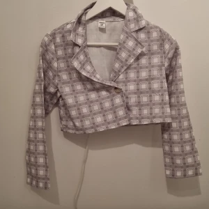 Sett - Den är lilla och det finns med en hatt och andvänd noll gånger 