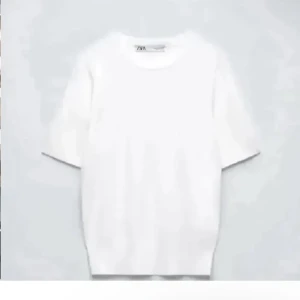 stickad Zara tröja - jätte fin vit stickad zara tröja, använd fåtal gånger st S