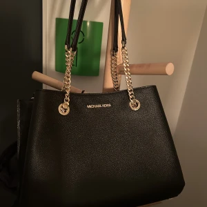 Michael kors väska  - Helt ny köpt Michael Kors väska säljes pga felköp 