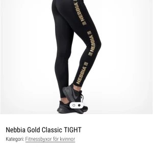 Nebbia ( scrunch)  - Använda några gånger men i fint skick! Storlek M