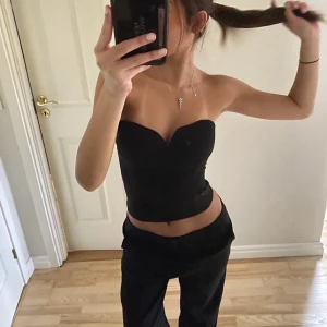 Festtopp  - Köpt här på plick och var helt ny. Endast testad av mig och tjejen ja köpte den av! köpte för 240kr