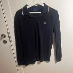 Fred perry, S - 125 kr