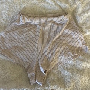 Shorts - Jättesköna shorts från Gina tricot! Säljes pga flytt☺️