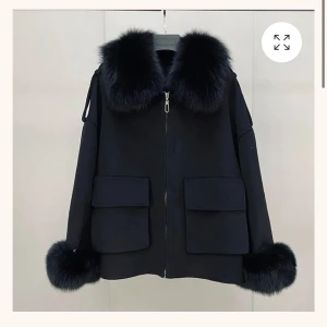 pälskappa - säljer min pälskappa från sssshop.se i storlek L då den är liten på mig och kan ej retunera, för egna bilder skriv PM! köpte för 3899 och säljer just nu för 3600, kan tänka mig att gå ner lite i pris vid snabb affär.