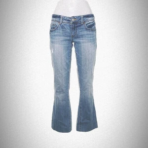 Lågmidjade jeans  - Skitsnygga American eagle bootcut jeans som tyvärr inte kommer till användning, hör av er vid frågor!🩷