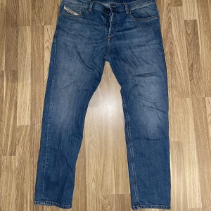 Diesel jeans - Riktigt schyssta diesel jeans i storlek 34 Skick 9/10