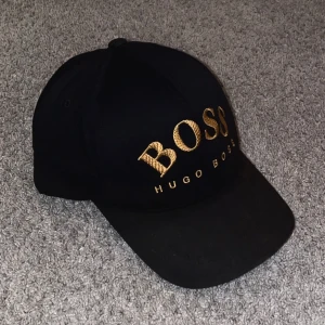 Hugo boss keps - Vid frågor om fler bilder kontakta mig