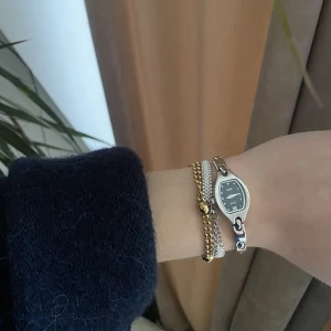 Klocka - Supersöt liten klocka som jag köpt secondhand men i bra skick🥰❤️